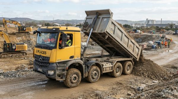 Location d'un camion benne 3 places : simplifiez vos chantiers !