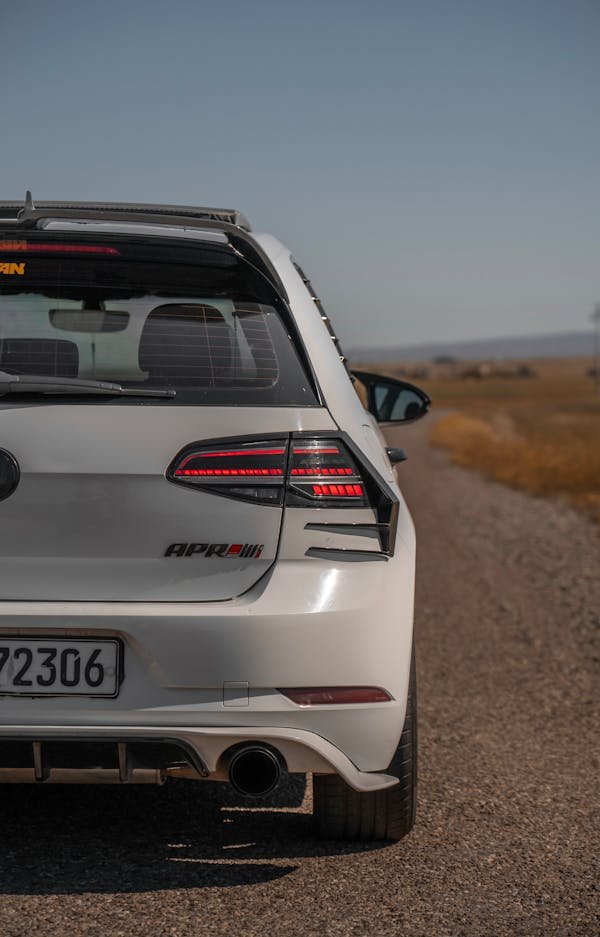 Dysfonctionnement phare clignotant : causes et solutions efficaces